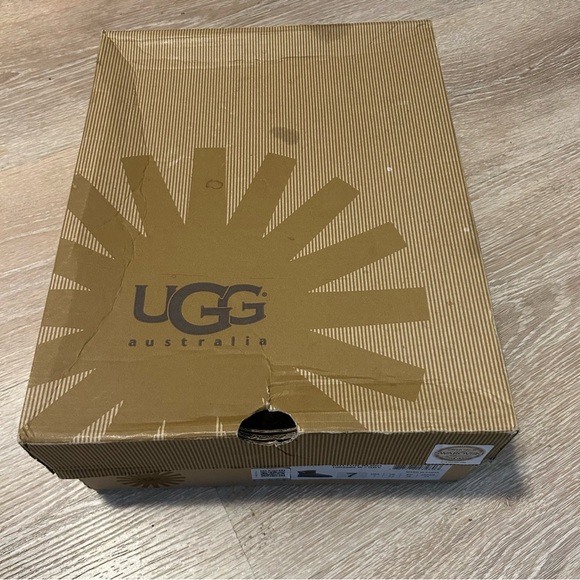 UGG Swarovski crystal Mini Bailey Button Bling boots Grey Size 7 W/Box - Picture 5 of 13